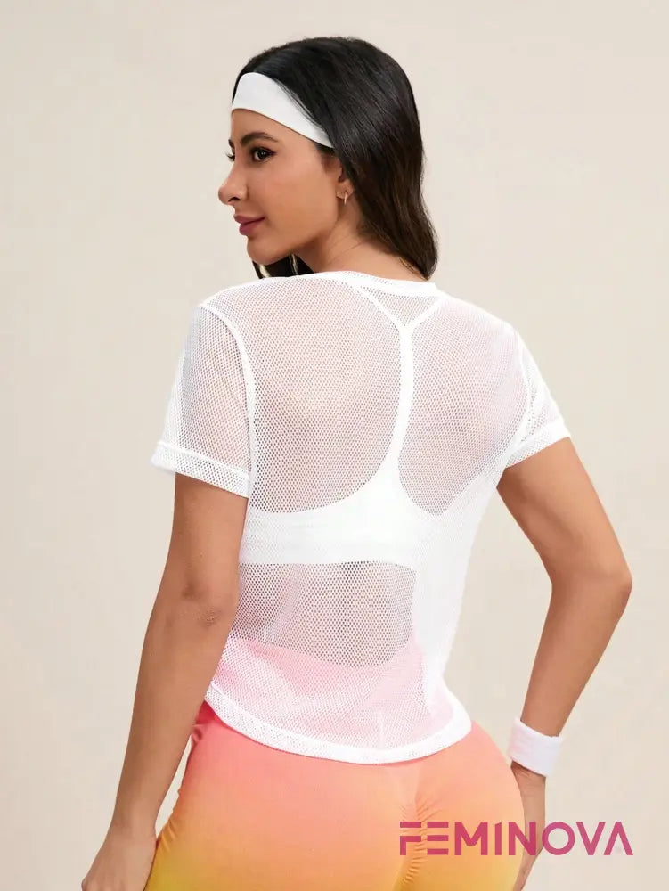 Camiseta Fitness Tela Transparente com Modelagem Soltinha