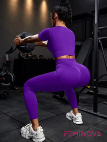 Conjunto Fitness com Camiseta e Legging Levanta Bumbum Púrpura / PP