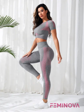 Conjunto Fitness com Camiseta e Legging Seamless Modeladora P