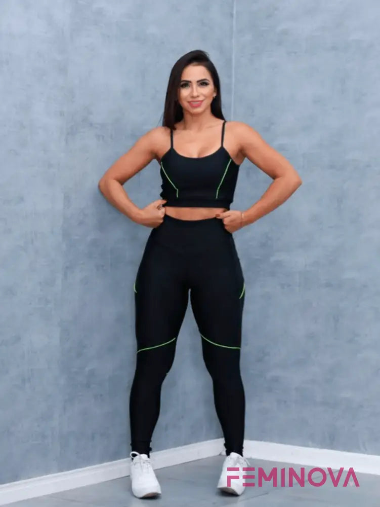 Conjunto Fitness com Detalhes e Top Ajustável