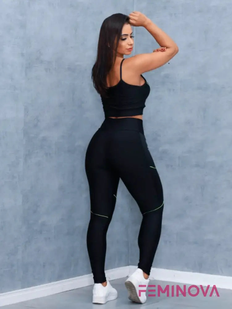 Conjunto Fitness com Detalhes e Top Ajustável