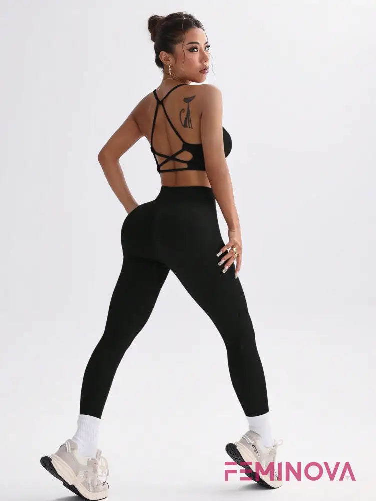 Conjunto Fitness com Top de Alças Cruzadas e Legging