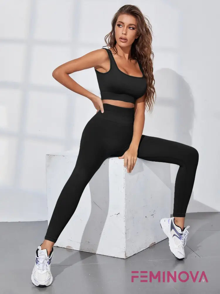 Conjunto Fitness com Top de Alças Largas e Legging