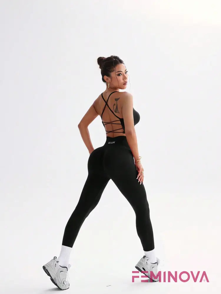 Conjunto Fitness com Top Strappy e Legging Levanta Bumbum