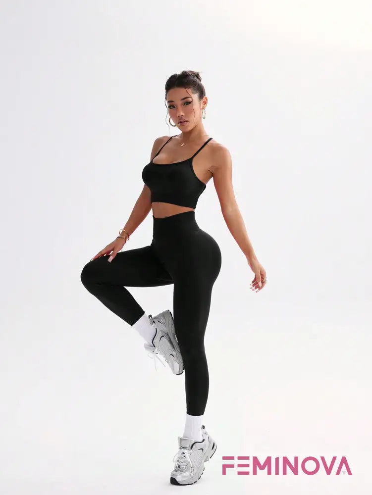 Conjunto Fitness com Top Strappy e Legging Levanta Bumbum