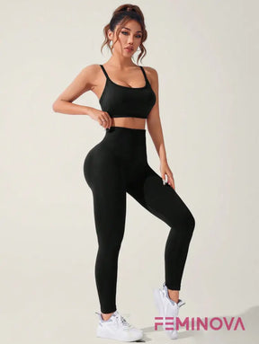 Conjunto Fitness com Top Strappy e Legging Modeladora