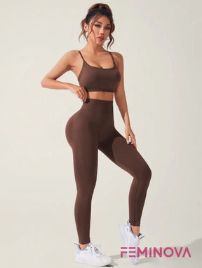 Conjunto Fitness com Top Strappy e Legging Modeladora