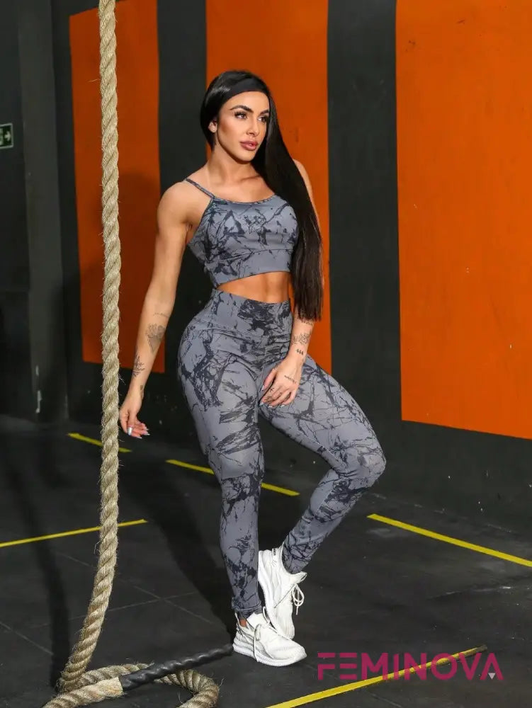 Conjunto Fitness Estampado com Cós Alto e Modelagem Ajustada